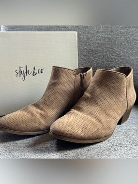 Style & Co Women’s Winnde 9M Ankle Boots in Taupe